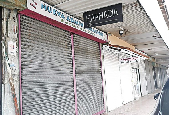 Farmacias pequeñas amanecieron cerradas como medida de protesta por el establecimiento de un descuento de 30% en los medicamentos. Farmacias pequeñas amanecieron cerradas como medida de protesta por el establecimiento de un descuento de 30% en los medicamentos.