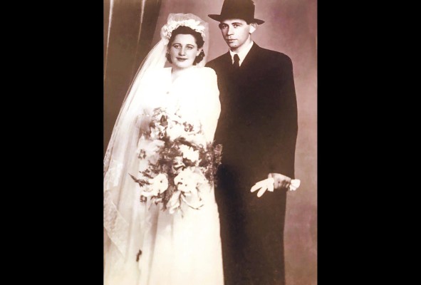 Eliezer y Blanca Klein, en el día de su boda, 26-08-1948. Eliezer y Blanca Klein, en el día de su boda, 26-08-1948.