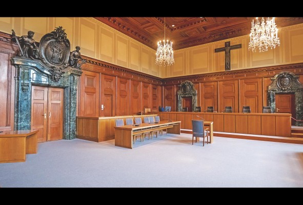 Sala 600 de los juicios de Núremberg, hoy convertida en museo. En esta sala, el 20 de noviembre de 1945 inició el proceso para juzgar a los altos dirigentes de Hitler. Sala 600 de los juicios de Núremberg, hoy convertida en museo. En esta sala, el 20 de noviembre de 1945 inició el proceso para juzgar a los altos dirigentes de Hitler.