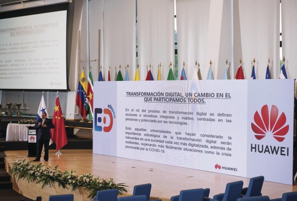 Juan Carlos Soto, director ejecutivo del Proyecto de Convergencia Tecnológica y Multimedia para la Educación Superior en Centroamérica y el Caribe. Juan Carlos Soto, director ejecutivo del Proyecto de Convergencia Tecnológica y Multimedia para la Educación Superior en Centroamérica y el Caribe.