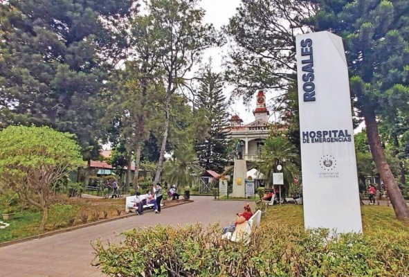 El Hospital Nacional Rosales de El Salvador, principal hospital público del país. El Hospital Nacional Rosales de El Salvador, principal hospital público del país.