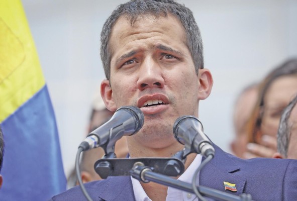 El equipo de Guaidó dijo en un comunicado que el opositor suma en inhabilitaciones “más de 60 años de sentencias sin valor práctico”. El equipo de Guaidó dijo en un comunicado que el opositor suma en inhabilitaciones “más de 60 años de sentencias sin valor práctico”.