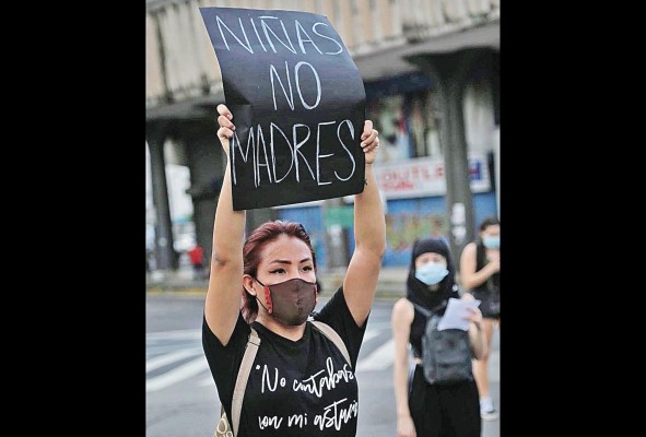 Diversos colectivos femeninos nacionales, como 'Palabras Poderosas' han llevado a cabo diversas marchas pacíficas. Diversos colectivos femeninos nacionales, como 'Palabras Poderosas' han llevado a cabo diversas marchas pacíficas.