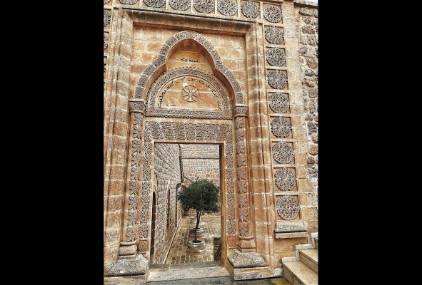 Entrada del monasterio de Deyrülzafarân Entrada del monasterio de Deyrülzafarân