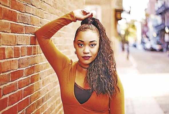 Farayi Malek Este año, la jazzista estadounidense participó por tercera ocasión en el Panamá Jazz Festival, en su XVIII versión. “Hay desigualdad de género en la industria musical en general. El jazz es particularmente tóxico en este sentido. Es un gran problema y cambiar esto es una de las metas más importantes de mi vida. Por otro lado, las escuelas de música necesitan priorizar el emprendimiento y la participación social en sus comunidades”. Farayi Malek Este año, la jazzista estadounidense participó por tercera ocasión en el Panamá Jazz Festival, en su XVIII versión. “Hay desigualdad de género en la industria musical en general. El jazz es particularmente tóxico en este sentido. Es un gran problema y cambiar esto es una de las metas más importantes de mi vida. Por otro lado, las escuelas de música necesitan priorizar el emprendimiento y la participación social en sus comunidades”.