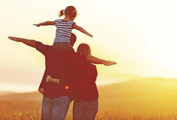 La comunicación en parejas o con la familia es primordial para descartar cualquier situación de soledad. La comunicación en parejas o con la familia es primordial para descartar cualquier situación de soledad.