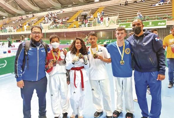 La delegación panameña sumó un total de 4 medallas de oro, 2 de plata y 4 de bronce. La delegación panameña sumó un total de 4 medallas de oro, 2 de plata y 4 de bronce.