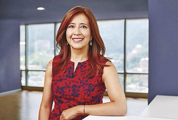 Marcela Perilla Presidenta de SAP para el norte de América Latina y el Caribe. Centrada en el progreso y con un instinto para la innovación, se alza como una mujer de retos, de motivación y de firmeza. Es la cabeza de la empresa alemana de software internacional, SAP. “Hay una tarea importante para capacitar a nuestros maestros en el uso de tecnologías, que puedan acercar a los niños a esta realidad y sacarle provecho más allá de lo que la usan en el día a día para las redes sociales”. Marcela Perilla Presidenta de SAP para el norte de América Latina y el Caribe. Centrada en el progreso y con un instinto para la innovación, se alza como una mujer de retos, de motivación y de firmeza. Es la cabeza de la empresa alemana de software internacional, SAP. “Hay una tarea importante para capacitar a nuestros maestros en el uso de tecnologías, que puedan acercar a los niños a esta realidad y sacarle provecho más allá de lo que la usan en el día a día para las redes sociales”.