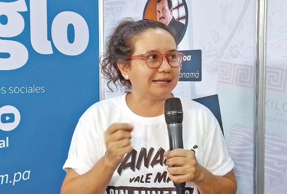 Ana Benjamín, periodista y escritora Ana Benjamín, periodista y escritora