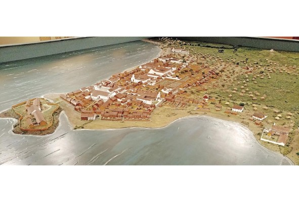 En primer plano de esta imagen, una aproximación a las Casas Reales, único lugar amurallado de la ciudad. En primer plano de esta imagen, una aproximación a las Casas Reales, único lugar amurallado de la ciudad.