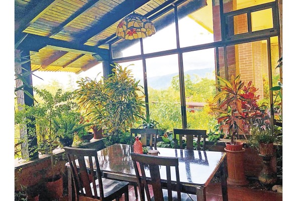 La Ranita Gourmet ofrece “un poco de todo”, con sabor y aroma local, en unas de las mejores vistas de El Valle de Antón. La Ranita Gourmet ofrece “un poco de todo”, con sabor y aroma local, en unas de las mejores vistas de El Valle de Antón.