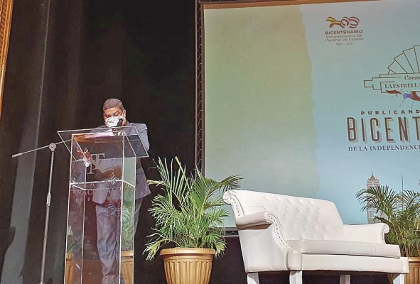 El ministro de Cultura de Panamá, Carlos Aguilar, durante su intervención de apertura en el conversatorio. El ministro de Cultura de Panamá, Carlos Aguilar, durante su intervención de apertura en el conversatorio.