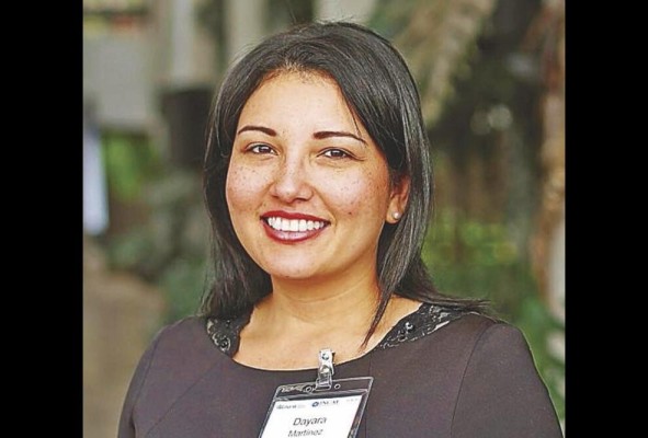 Dayara Martínez 'La salud pública sigue siendo el mayor reto'. Dayara Martínez es doctora en medicina y cirugía. Nació en Panamá Oeste, el 9 de enero de 1981. Es amante de la naturaleza, la convivencia familiar y las películas. Cursó estudios en administración de los servicios de salud en la Universidad Santander; luego se formó en administración de negocios con especialización en recursos humanos en la Universidad del Istmo (UDI); también tomó una maestría en docencia superior con especialización en tecnología y didáctica educativa en la UTP. Dayara Martínez 'La salud pública sigue siendo el mayor reto'. Dayara Martínez es doctora en medicina y cirugía. Nació en Panamá Oeste, el 9 de enero de 1981. Es amante de la naturaleza, la convivencia familiar y las películas. Cursó estudios en administración de los servicios de salud en la Universidad Santander; luego se formó en administración de negocios con especialización en recursos humanos en la Universidad del Istmo (UDI); también tomó una maestría en docencia superior con especialización en tecnología y didáctica educativa en la UTP.