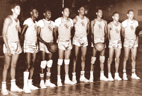 El quinteto Guardia Nacional, de los años 60, compuesto por Ocaña (izq.), McIntosh, Bermúdez, Massiah, Agard, Osorio, Taylor y Montalvo. El quinteto Guardia Nacional, de los años 60, compuesto por Ocaña (izq.), McIntosh, Bermúdez, Massiah, Agard, Osorio, Taylor y Montalvo.