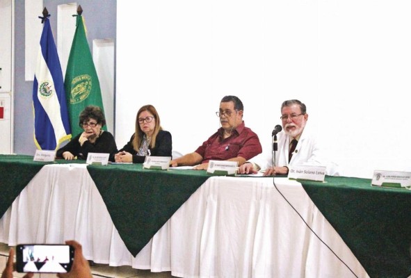 Representantes del Colegio Médico de El Salvador. Representantes del Colegio Médico de El Salvador.