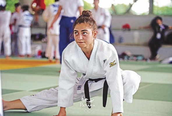 La judoca Lilian Cordones, de la nueva camada del judo, obtuvo bronce en Santiago de Chile. La judoca Lilian Cordones, de la nueva camada del judo, obtuvo bronce en Santiago de Chile.