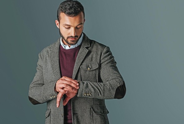 La combinación de chaleco con cardigan suele ser uno de los favoritos que no pasa de moda entre los varones. La combinación de chaleco con cardigan suele ser uno de los favoritos que no pasa de moda entre los varones.