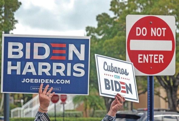 Biden realizó giras de campaña en La Pequeña Habana, Florida, en 2019 donde la comunidad hispanohablante tiene mayores votantes electorales. Biden realizó giras de campaña en La Pequeña Habana, Florida, en 2019 donde la comunidad hispanohablante tiene mayores votantes electorales.