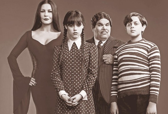 La nueva familia Addams, quienes acompañarán a Merlina a lo largo de la serie. La nueva familia Addams, quienes acompañarán a Merlina a lo largo de la serie.