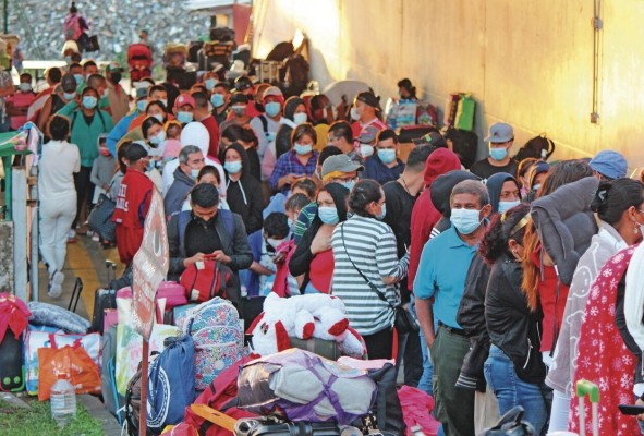 Fila de migrantes, en la frontera de Paso Canoas (Panamá con Costa Rica) en septiembre pasado. Fila de migrantes, en la frontera de Paso Canoas (Panamá con Costa Rica) en septiembre pasado.