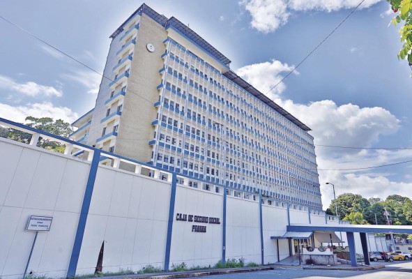 Edificio de la Caja de Seguro Social. Edificio de la Caja de Seguro Social.