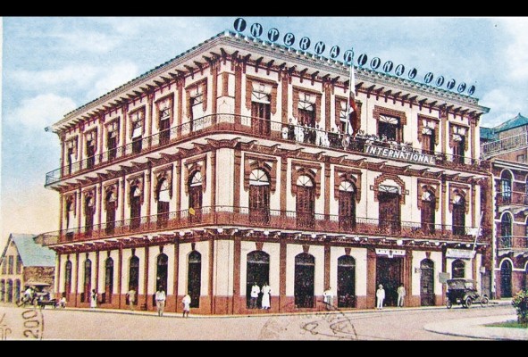 Hotel Internacional en la plaza de la Estación. Hotel Internacional en la plaza de la Estación.
