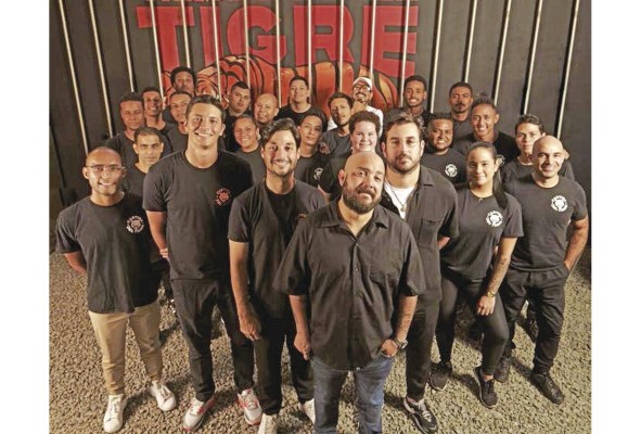 El equipo de Canti Crew. El equipo de Canti Crew.