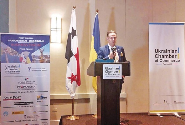 El presidente de la Cámara de Comercio ucraniana en Panamá, Nicolas Vukelja Duque, durante el foro que impulsa la atracción de inversiones comerciales y de negocios entre Panamá y Ucrania. El presidente de la Cámara de Comercio ucraniana en Panamá, Nicolas Vukelja Duque, durante el foro que impulsa la atracción de inversiones comerciales y de negocios entre Panamá y Ucrania.