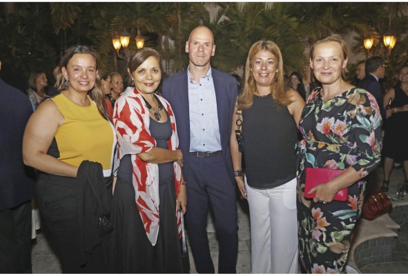 Isabel Márquez, Glivania Oliveira, Ben Verstegen, Silvia Rosario y Ilse Smits Isabel Márquez, Glivania Oliveira, Ben Verstegen, Silvia Rosario y Ilse Smits