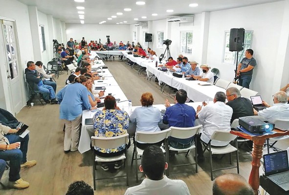 La mesa del diálogo se reúne en Penonomé. La mesa del diálogo se reúne en Penonomé.