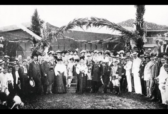 Bautizo de la bandera de Panamá realizado el 20 de diciembre de 1903. Bautizo de la bandera de Panamá realizado el 20 de diciembre de 1903.