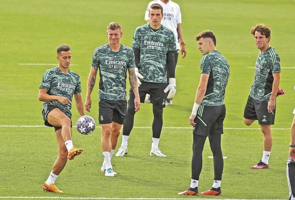 El Real Madrid durante el entrenamiento previo al juego contra el Manchester City. El Real Madrid durante el entrenamiento previo al juego contra el Manchester City.