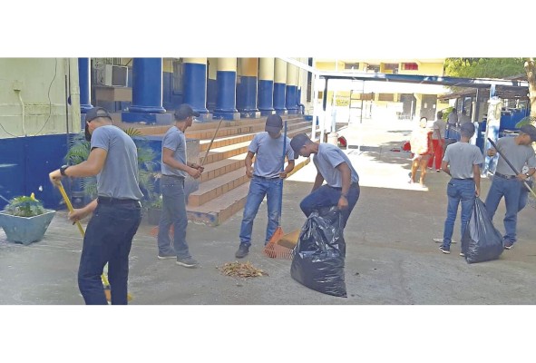 Autoridades ponen a punto las escuelas para el inicio de clases. Autoridades ponen a punto las escuelas para el inicio de clases.