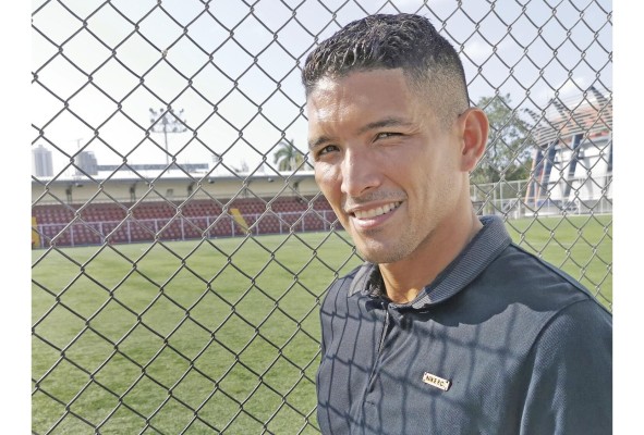 Jugó en México, Colombia y Venezuela; ha logrado cuatro títulos en el fútbol profesional panameño. Jugó en México, Colombia y Venezuela; ha logrado cuatro títulos en el fútbol profesional panameño.