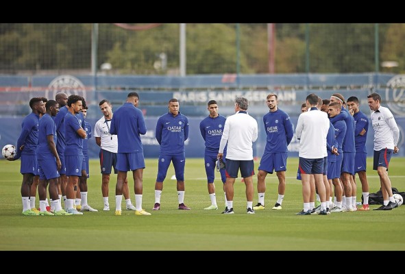 Los jugadores del PSG durante el entrenamiento previo al partido ante la Juventus. Los jugadores del PSG durante el entrenamiento previo al partido ante la Juventus.
