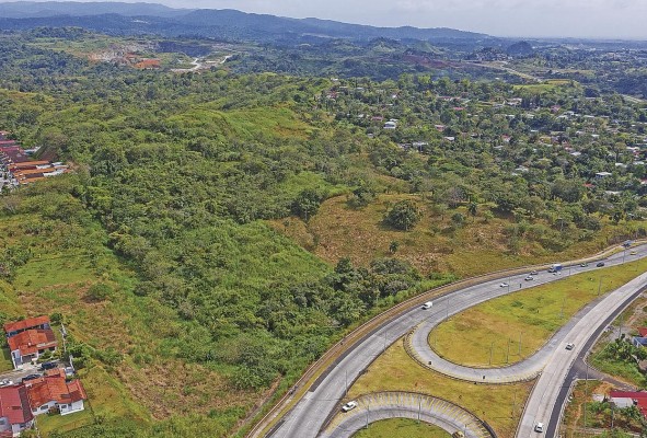 Las tres fincas que se adquirieron en Ernesto Córdoba, frente a la vía del Corredor de los Pobres. Las fincas juntas suman 6 hectáreas. Las tres fincas que se adquirieron en Ernesto Córdoba, frente a la vía del Corredor de los Pobres. Las fincas juntas suman 6 hectáreas.