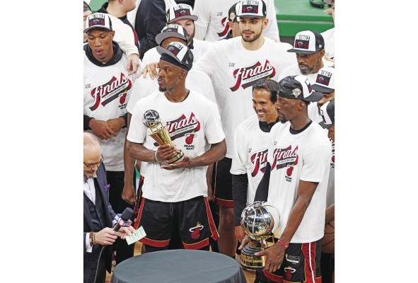 Miami Heat venció a los Boston Celtics en la final de la Conferencia Este. Miami Heat venció a los Boston Celtics en la final de la Conferencia Este.