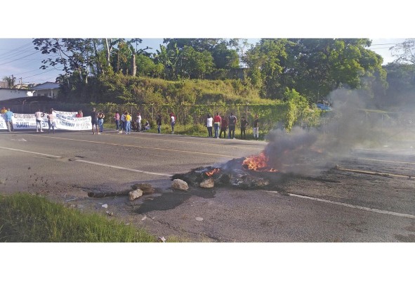 Desde tempranas horas de la mañana se dieron las manifestaciones. Desde tempranas horas de la mañana se dieron las manifestaciones.