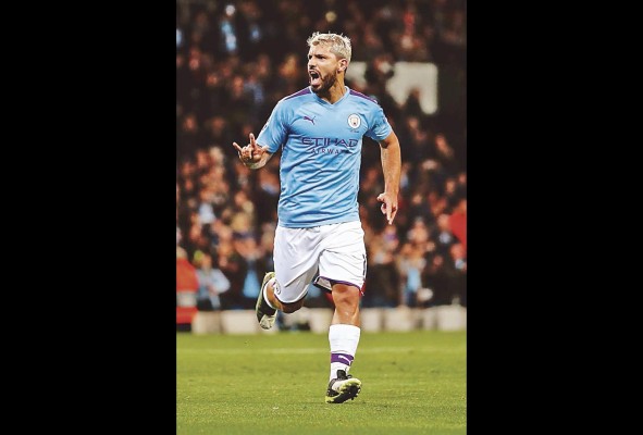 En la temporada 2014-15 Kun ganó la Bota de Oro de la Premier League. En la temporada 2014-15 Kun ganó la Bota de Oro de la Premier League.