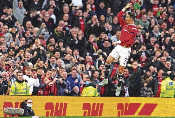 El jugador del Manchester United Cristiano Ronaldo celebra un gol ante el Tottenham, este pasado fin de semana. El jugador del Manchester United Cristiano Ronaldo celebra un gol ante el Tottenham, este pasado fin de semana.