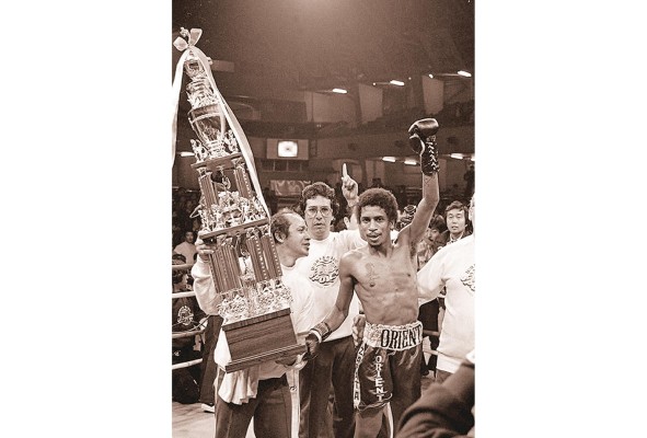 .</span>, <span class=image-description id=m291-290-292>Durán, Zapata y Pincay brillaron en diciembre .</span>, <span class=image-description id=m291-290-292>Durán, Zapata y Pincay brillaron en diciembre
