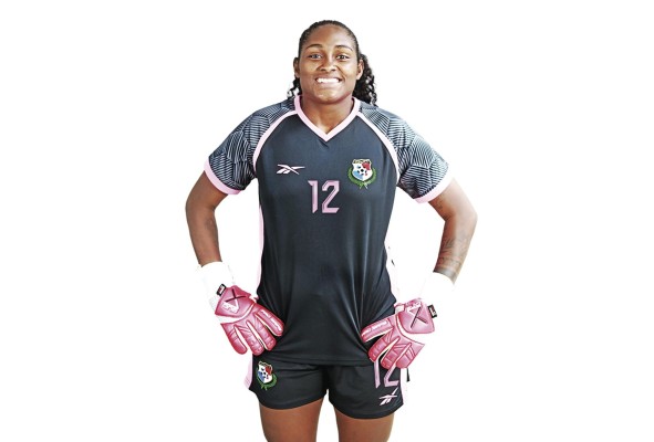 Yenith Bailey, la experiencia y la fortaleza defensiva de la guardameta panameña, es uno de los pilares en los que se apoya táctica y estratégicamente Panamá. Yenith Bailey, la experiencia y la fortaleza defensiva de la guardameta panameña, es uno de los pilares en los que se apoya táctica y estratégicamente Panamá.
