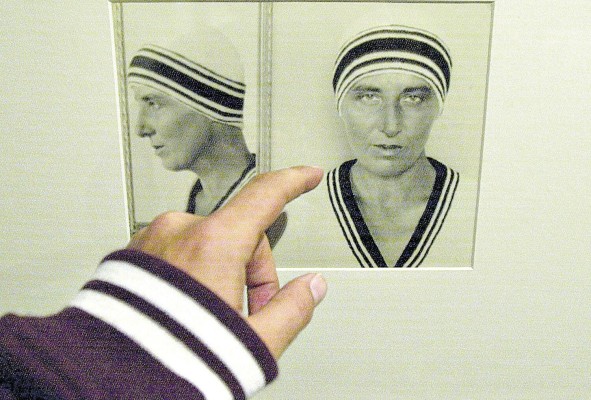 Autorretrato de la fotógrafa y escritora Claude Cahun. Autorretrato de la fotógrafa y escritora Claude Cahun.