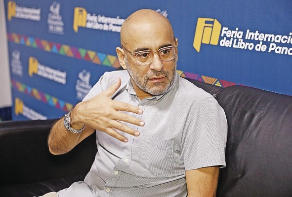 Escritor peruano Gustavo Rodríguez. Escritor peruano Gustavo Rodríguez.