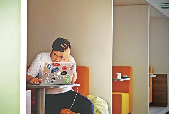 La OIT precisa la prioridad de una cultura de conciencia y responsabilidad de los empresarios para asegurar a sus trabajadores un empleo digno y libre de riesgos que atenten contra su integridad y calidad de vida. La OIT precisa la prioridad de una cultura de conciencia y responsabilidad de los empresarios para asegurar a sus trabajadores un empleo digno y libre de riesgos que atenten contra su integridad y calidad de vida.