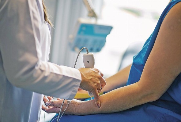 En América Latina, el acceso desigual a la salud es uno de los mayores retos por superar para una mejor salud poblacional. En América Latina, el acceso desigual a la salud es uno de los mayores retos por superar para una mejor salud poblacional.