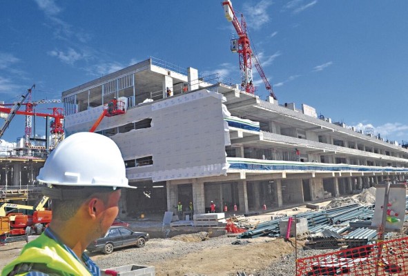 La obra Ciudad Hospitalaria fue suspendida durante la administración Varela. La obra Ciudad Hospitalaria fue suspendida durante la administración Varela.