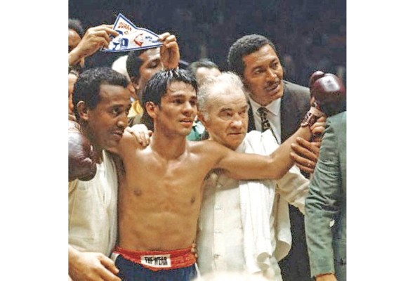 El boxeador Roberto Durán ganó cuatro títulos, el segundo de ellos con gran significado en nuestra historia deportiva. El boxeador Roberto Durán ganó cuatro títulos, el segundo de ellos con gran significado en nuestra historia deportiva.