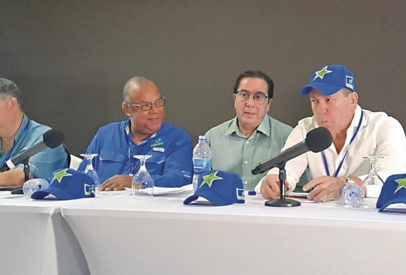 El Directorio Nacional Extraordinario de este partido político eligió la oferta electoral para los puestos de diputados y alcaldes. El Directorio Nacional Extraordinario de este partido político eligió la oferta electoral para los puestos de diputados y alcaldes.