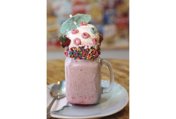 Batidos de Froot Loops con fresas y banana. Batidos de Froot Loops con fresas y banana.